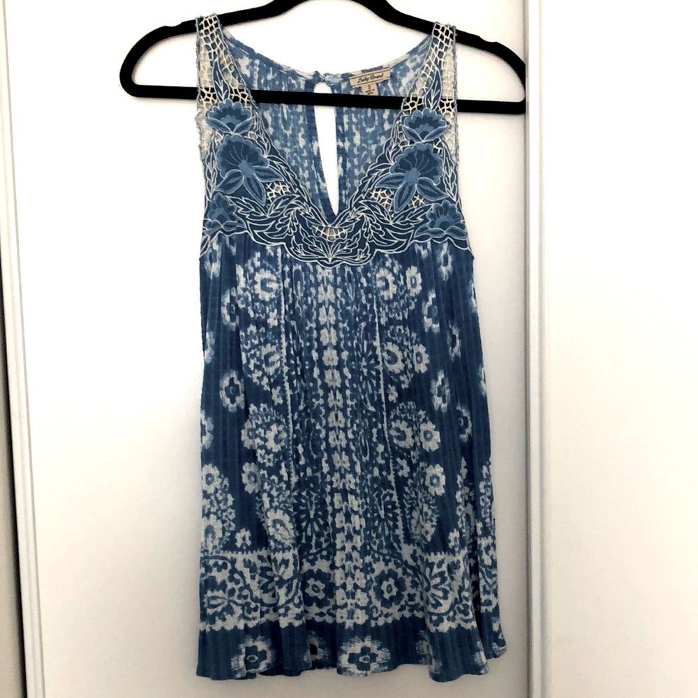 Lucky Brand top blue tie dye batik embroidered